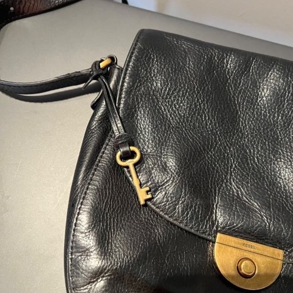 Fossil Emi saddlebag Black Leather Flap Crossbody - Picture 2 of 10